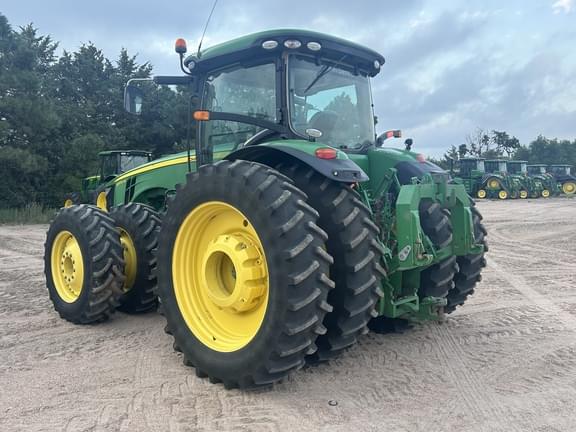 Image of John Deere 8370R equipment image 4