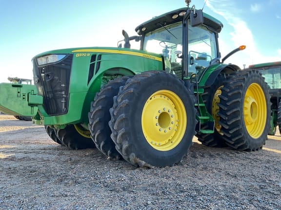 2015 John Deere 8370R Image