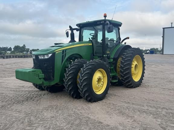 Image of John Deere 8370R equipment image 2