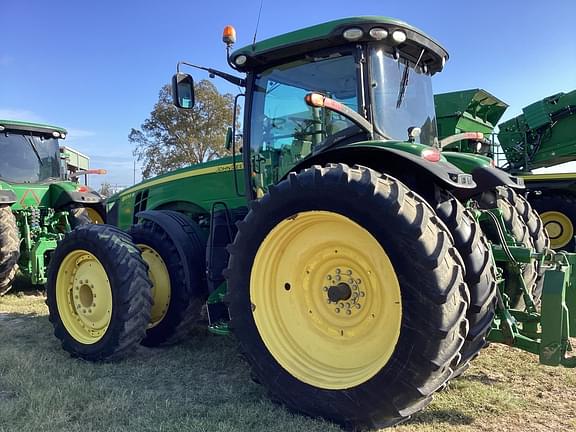 Image of John Deere 8370R equipment image 2