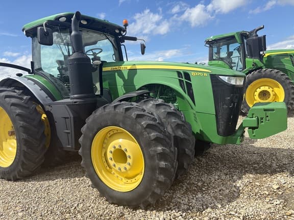 Image of John Deere 8370R equipment image 1