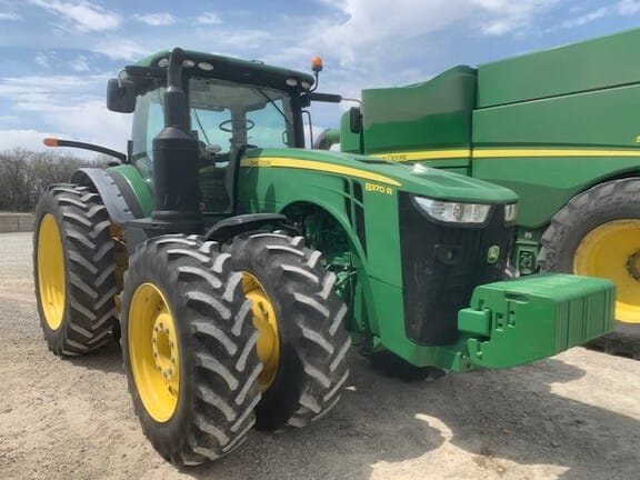 2015 John Deere 8370R Equipment Image0