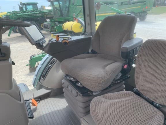 Image of John Deere 8370R equipment image 3