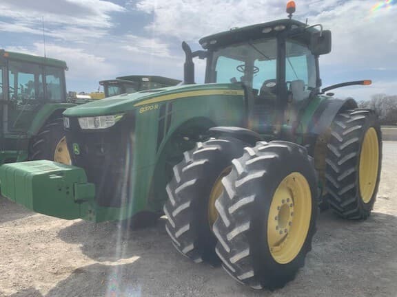 Image of John Deere 8370R equipment image 1
