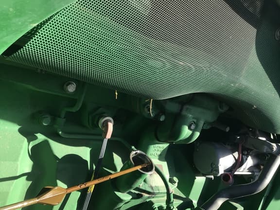 Image of John Deere 8370R equipment image 1