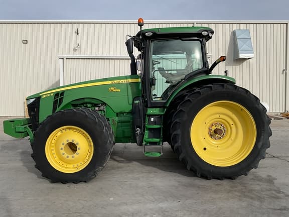 Image of John Deere 8370R equipment image 1