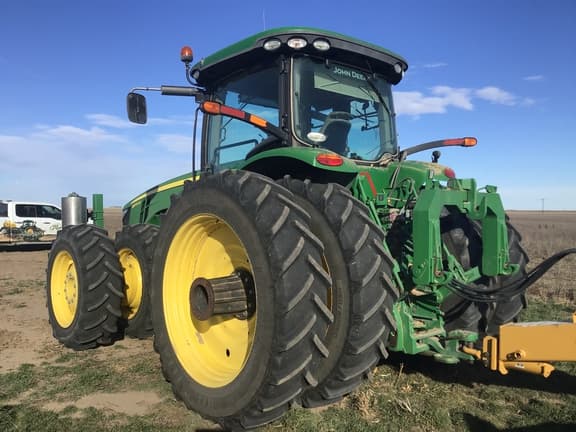 Image of John Deere 8370R equipment image 3