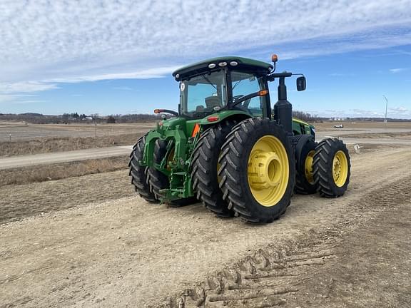 Image of John Deere 8370R equipment image 4