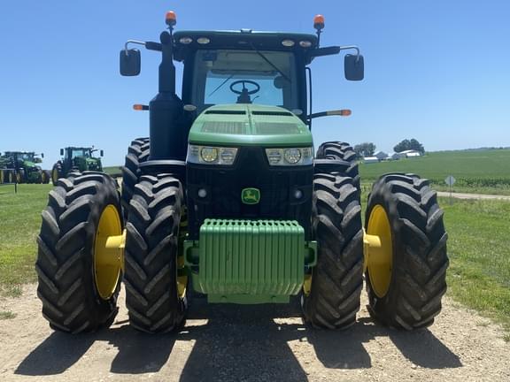 Image of John Deere 8370R equipment image 1