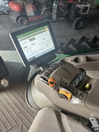 Image of John Deere 8370R equipment image 1