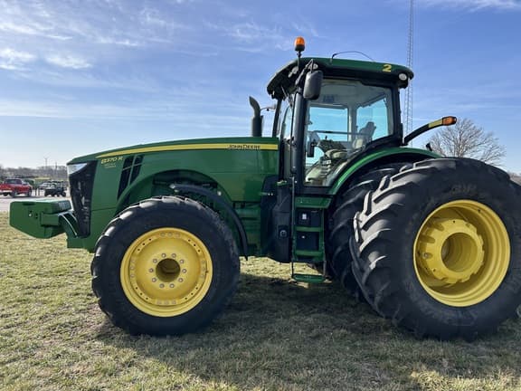 Image of John Deere 8370R equipment image 1