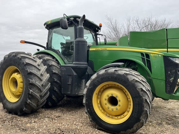 Image of John Deere 8370R equipment image 4