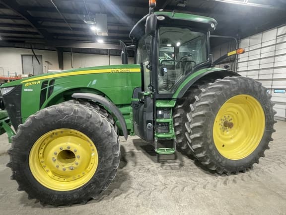 Image of John Deere 8370R equipment image 2