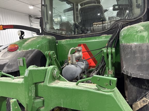Image of John Deere 8370R equipment image 4