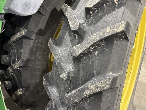 Image of John Deere 8370R equipment image 4