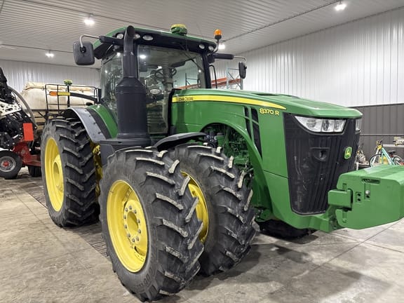 2015 John Deere 8370R Equipment Image0