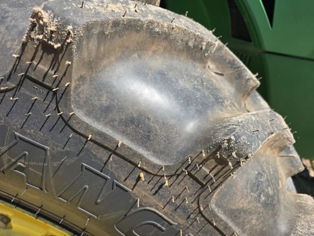 Image of John Deere 8370R equipment image 4