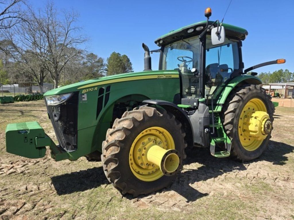 2015 John Deere 8370R Image