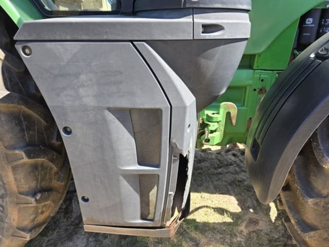 Image of John Deere 8370R equipment image 4