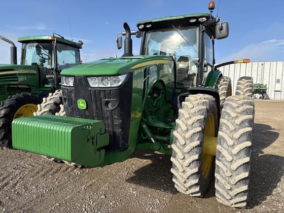 Image of John Deere 8370R equipment image 2