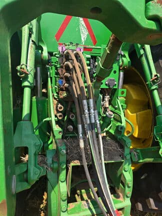 Image of John Deere 8370R equipment image 2