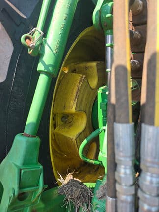 Image of John Deere 8370R equipment image 4