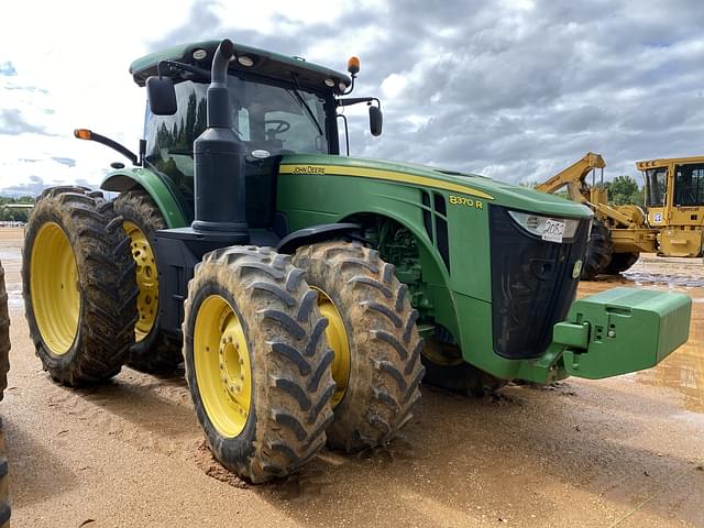 Image of John Deere 8370R equipment image 3
