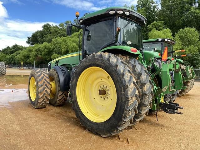 Image of John Deere 8370R equipment image 1