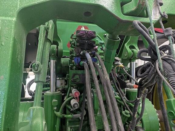 Image of John Deere 8370RT equipment image 4