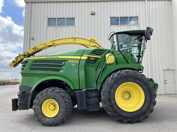 Image of John Deere 8600 equipment image 1