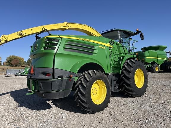 Image of John Deere 8600 equipment image 4