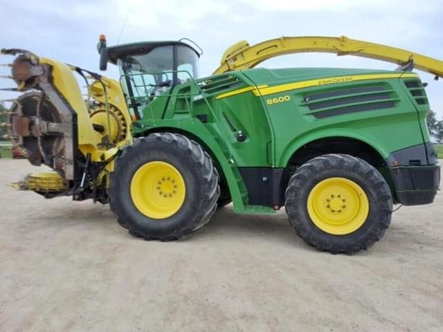 Image of John Deere 8600 equipment image 1