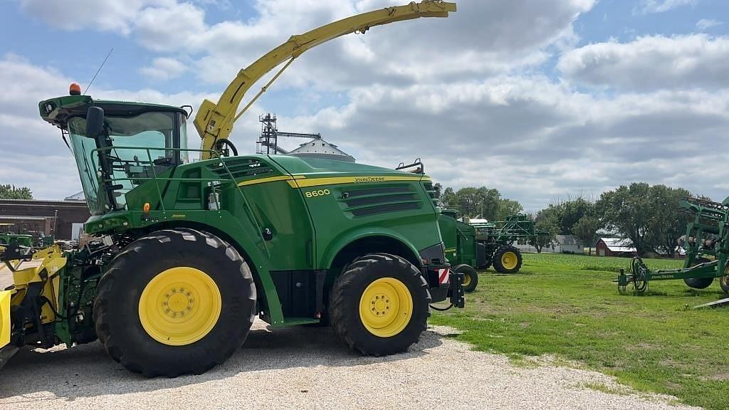 Image of John Deere 8600 Primary image