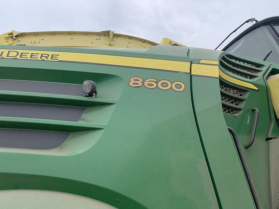 Image of John Deere 8600 equipment image 3