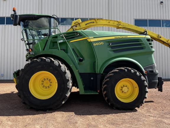 Image of John Deere 8600 equipment image 1