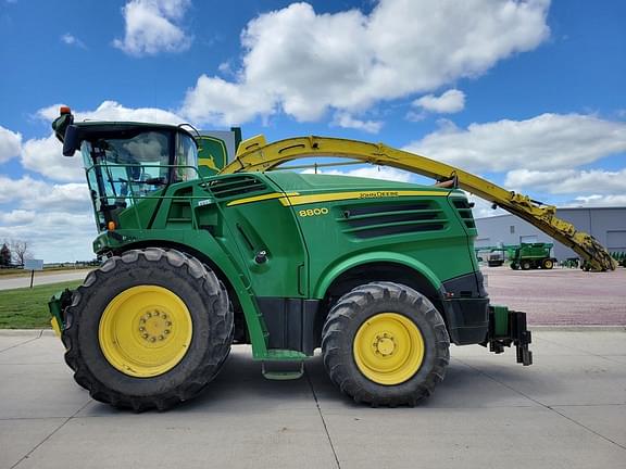 Image of John Deere 8800 equipment image 1