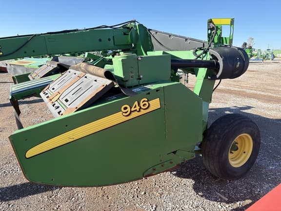 Image of John Deere 946 equipment image 2