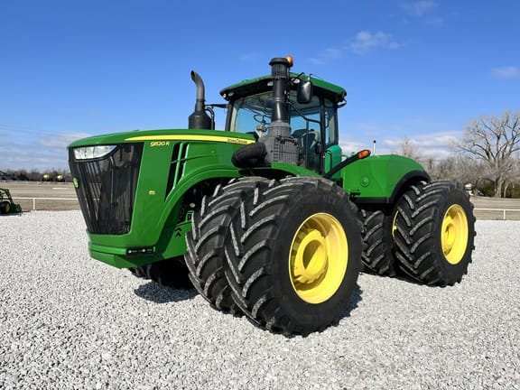 2015 John Deere 9520R Equipment Image0