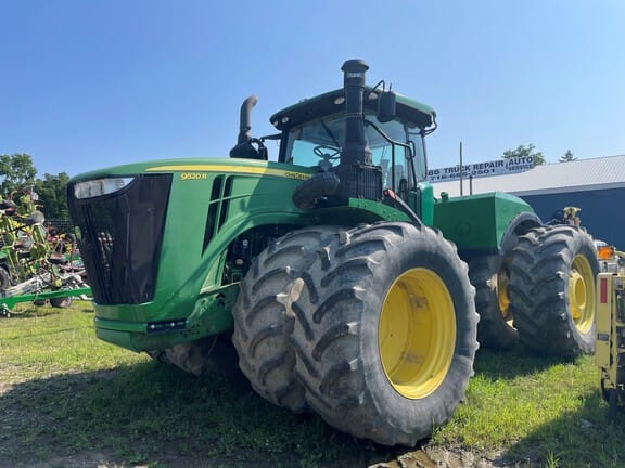 2015 John Deere 9520R Equipment Image0