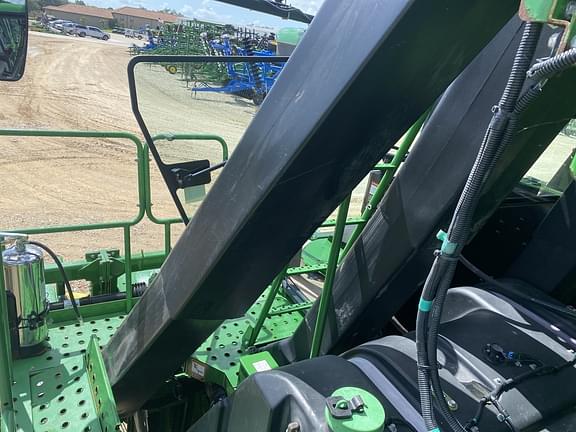 Image of John Deere CP690 equipment image 1