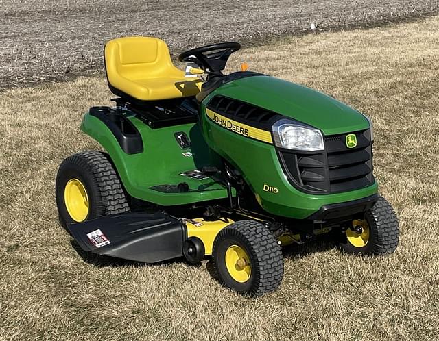 Image of John Deere D110 equipment image 4