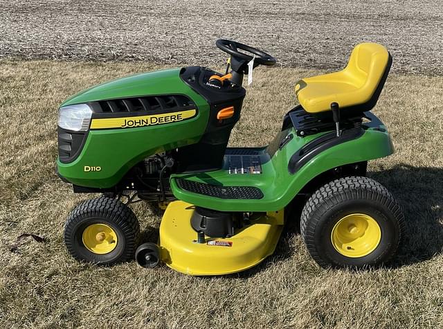 Image of John Deere D110 equipment image 2