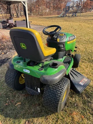 Image of John Deere D130 equipment image 1