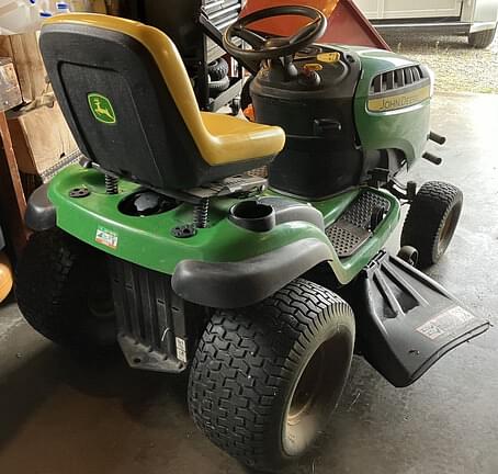 Image of John Deere D130 equipment image 2