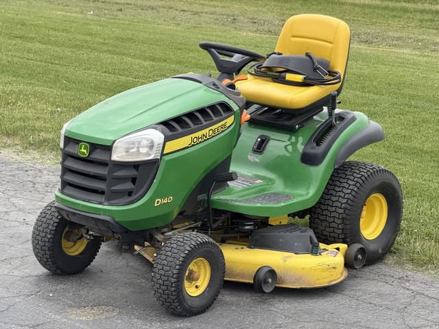 Image of John Deere D140 equipment image 1