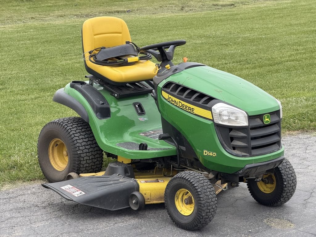 2015 John Deere D140 Equipment Image0