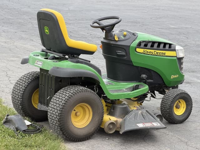 Image of John Deere D140 equipment image 3