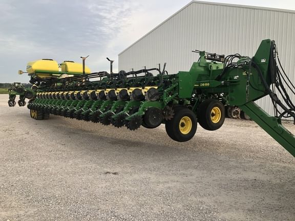 Main image John Deere DB88