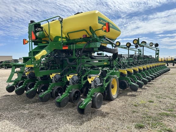 Image of John Deere DB90 equipment image 4