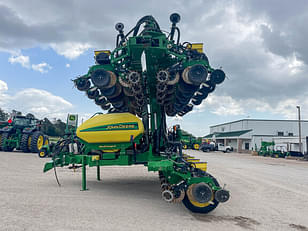 Main image John Deere DR24 8